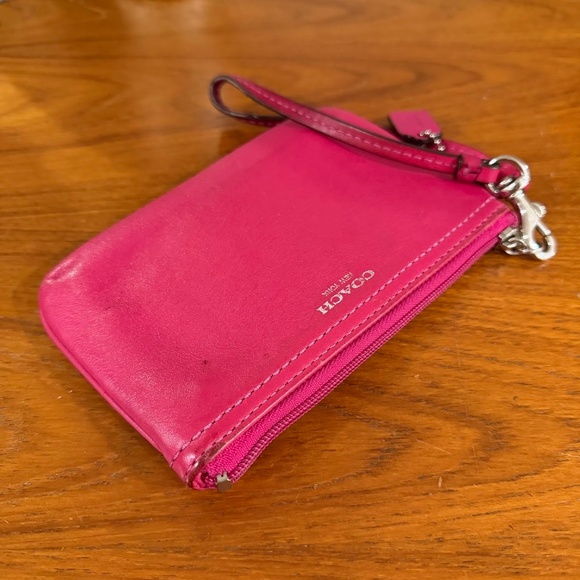 Coach Legacy Leather Universal Travel Wristlet Coin Pouch Case in Fuchsia Pink - Picture 4 of 12